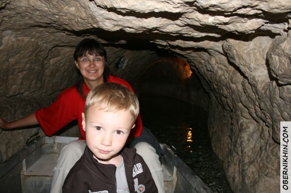 Мы в лодке в пещере Мы в лодке в пещере