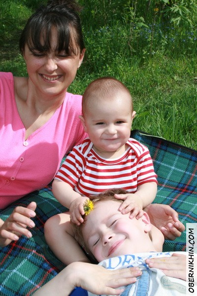 Вот так любим братика