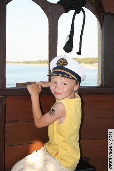 Настоящий моряк с татуировкой