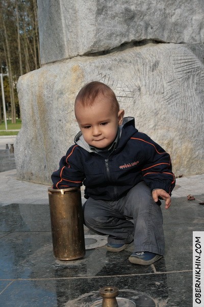 ... оказывается туда еще и рука влезет!!!:)