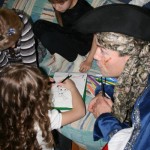 Рисуют пиратские флаг