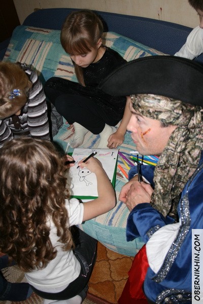 Рисуют пиратские флаг Рисуют пиратские флаг