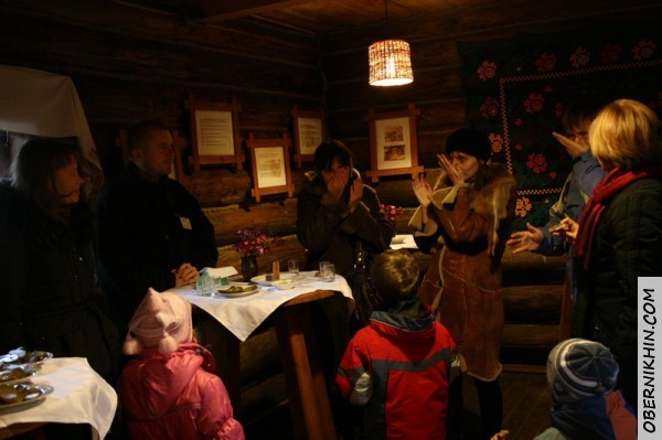 Пробуем угадать на запах из чего сделан выпитый нами самогон :):). я угадала!!!