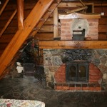 камин, а слева топка для бани