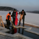 Петька окунается :)