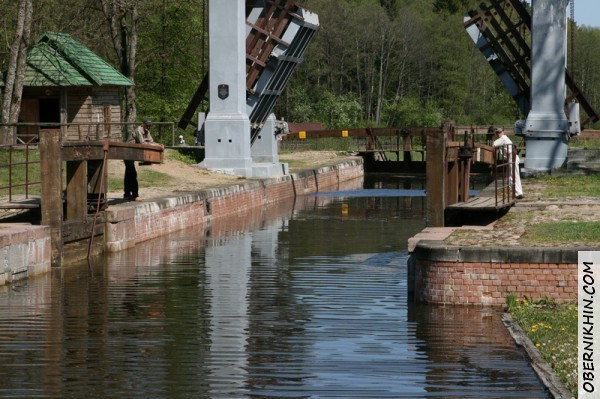 Канал с разводными воротами