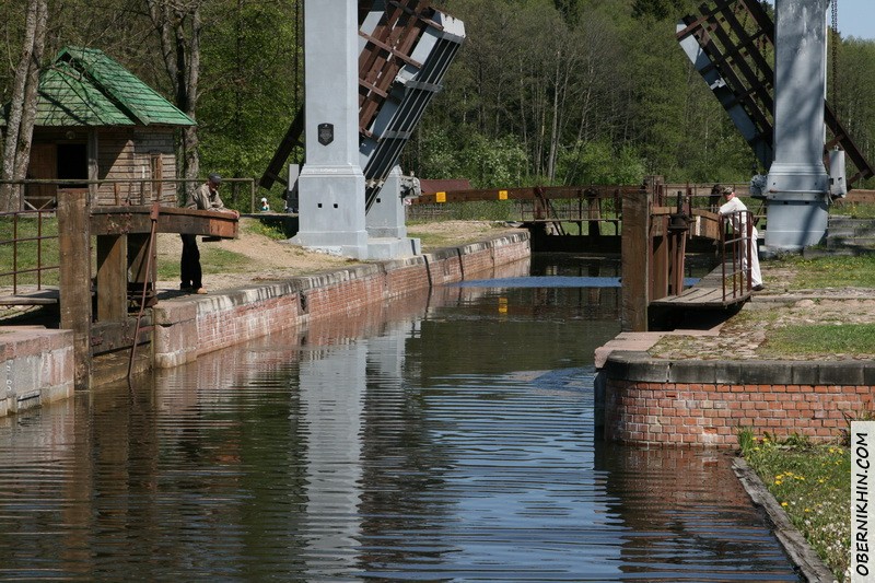 Канал с разводными воротами