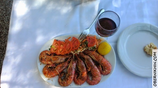 Креветки на гриле, вино... прощальный обед