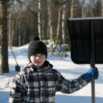 Саше досталась такая лопата!