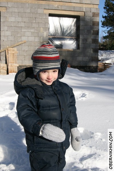 Степка пока не понимает как играть