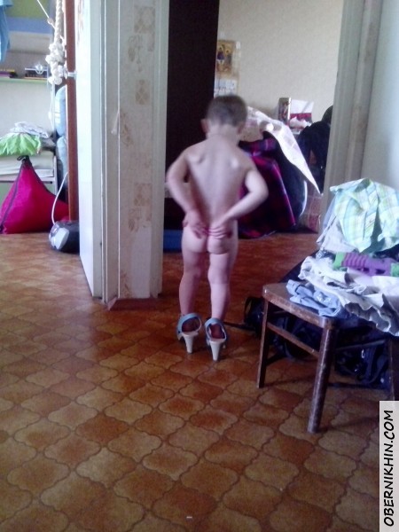 примеряет