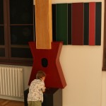 лазерные струны увлекли Степку минут на 15!!! даже пританцовывал