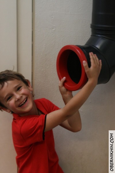 в трубу можно покричать. длина трубы около 30 метров. искажается звук сильно