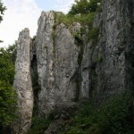 на входе в пещеры